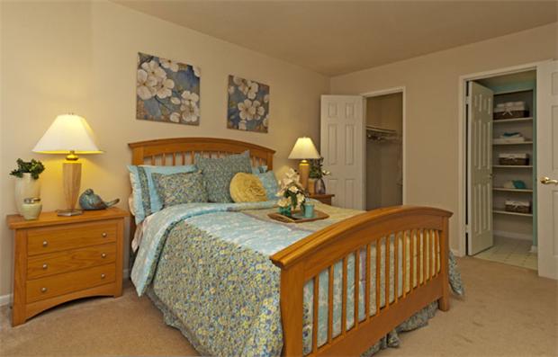 Large spacious bedrooms with lots of closet space Large spacious bedrooms with lots of closet space
